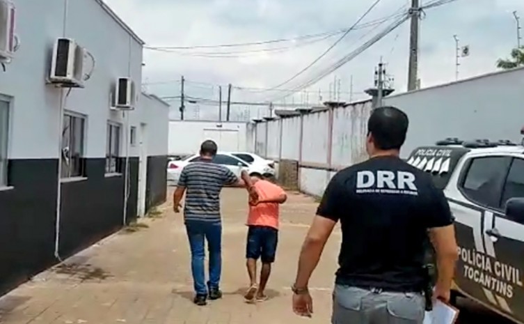 Homem é preso pela Polícia Civil e investigado em mais de dez procedimentos policiais - Foto: SSP/Governo do Tocantins