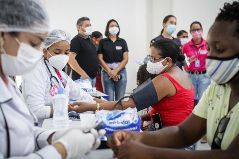 Serviços de saúde foram levados ao bairro Fé em Deus (Foto: Laécio Fontenele)