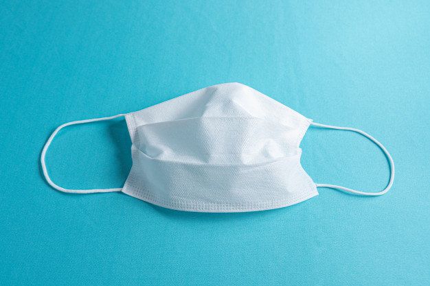 As máscara permitidas são as de pano, cirúrgicas e o modelo FFP2 sem válvula - (Foto: Freepik)