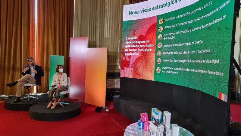 Governador Leite e a secretária da Educação, Raquel Teixeira, apresentaram programa durante lançamento no Palácio Piratini - Foto: Itamar Aguiar / Palácio Piratini