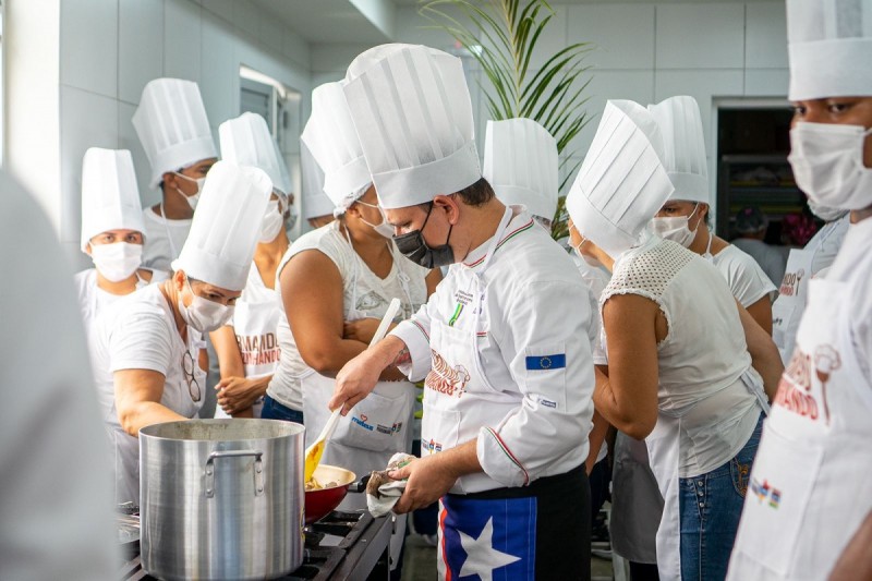 <em>Rafael Bruno, embaixador da gastronomia maranhense, foi o chef convidado desta vez (Foto: Divulgação)</em>
