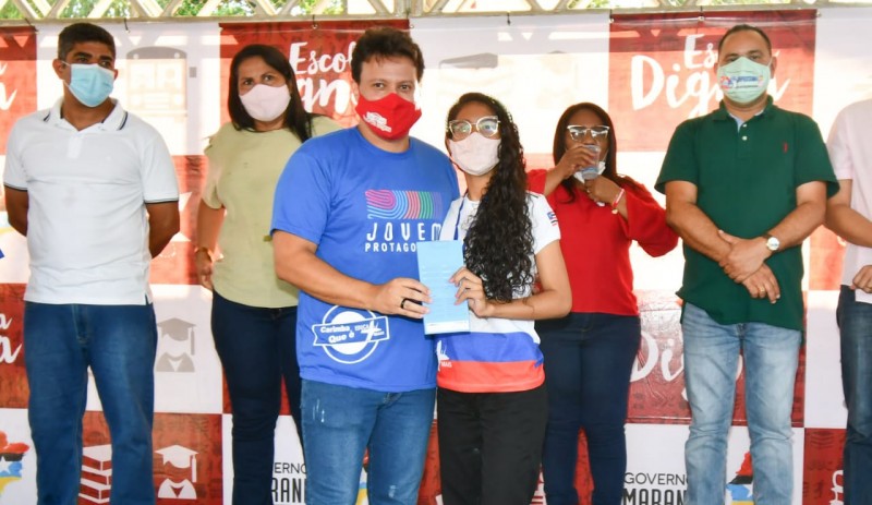Cerimônia de premiação dos estudantes do Centro Educa Mais Jacira de Oliveira e Silva, que se destacaram em olimpíadas estudantis (Foto: Cinaldo Oliveira)
