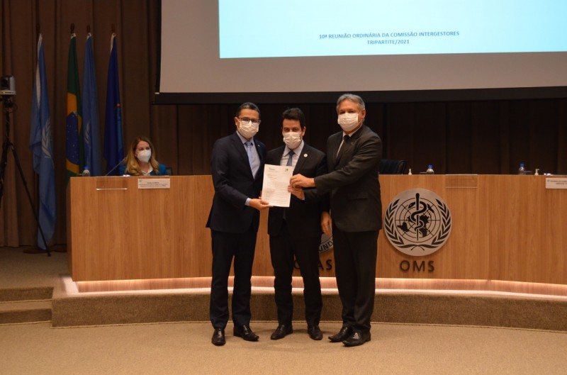 Entrega do ofício conjunto para solicitação dos leitos (Foto: Divulgação)