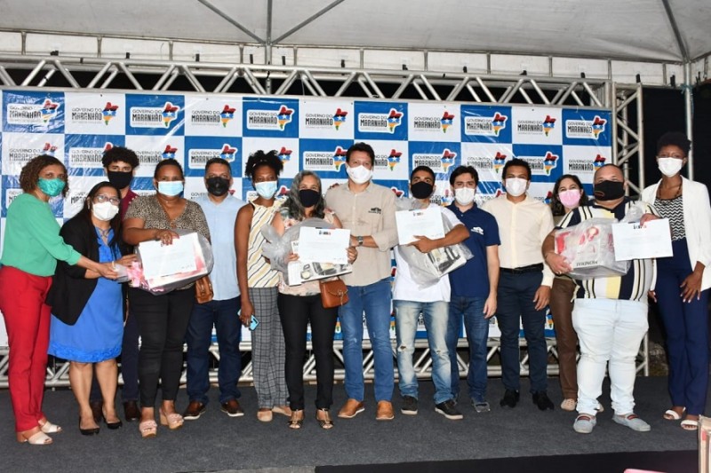 Os estudantes receberam formação profissional em diversos cursos (Foto: Divulgação)