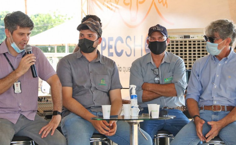 A roda de conversa foi direcionada pelo pesquisador da Empesa de Pesquisa Agropecuária (Embrapa), Pedro Alcântara - Foto: Seagro/Governo do Tocantins