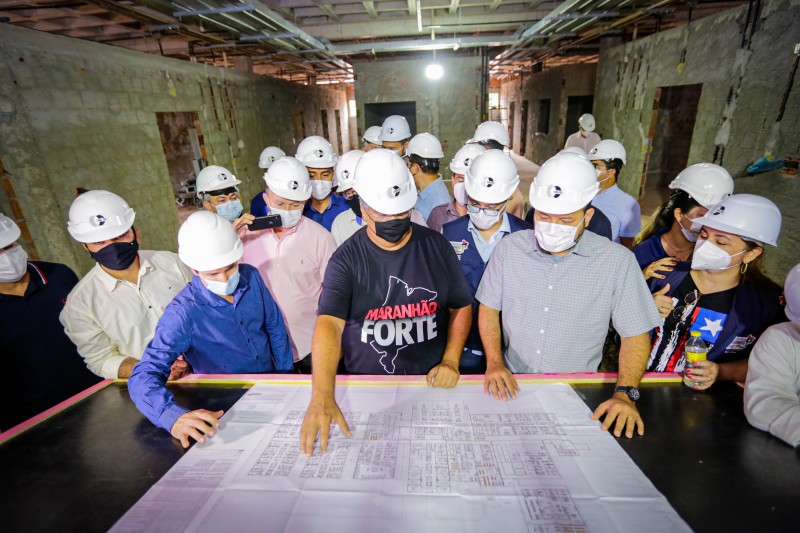 <em>Governador Flávio Dino vistoriou o andamento das obras do novo Socorrão em Imperatriz (Foto: Brunno Carvalho)</em>