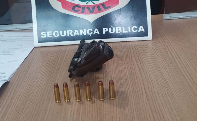 Arma de fogo encontrada em poder de suspeito e apreendida pela Polícia Civil - Foto: SSP/Governo do Tocantins
