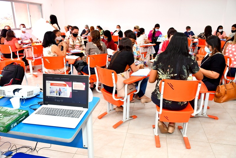Articuladores realizam atividades no Centro Pedagógico Paulo Freire, nessa segunda-feira (8). (Foto: Cinaldo Oliveira)