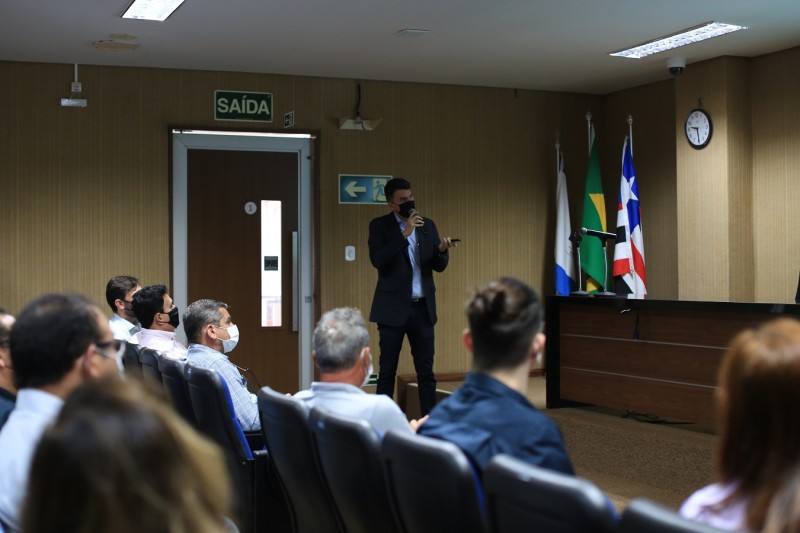 Presidente da EMAP, Ted Lago, conversa com os empresários. (Foto: Divulgação)