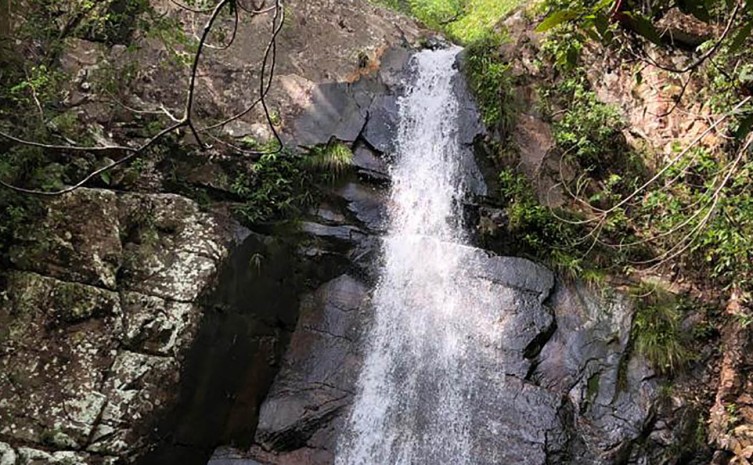 Cidade é rodeada por cachoeiras, essa é a Cachoeira da Esmeralda. - Foto: Flávio Cavalera/Governo do Tocantins