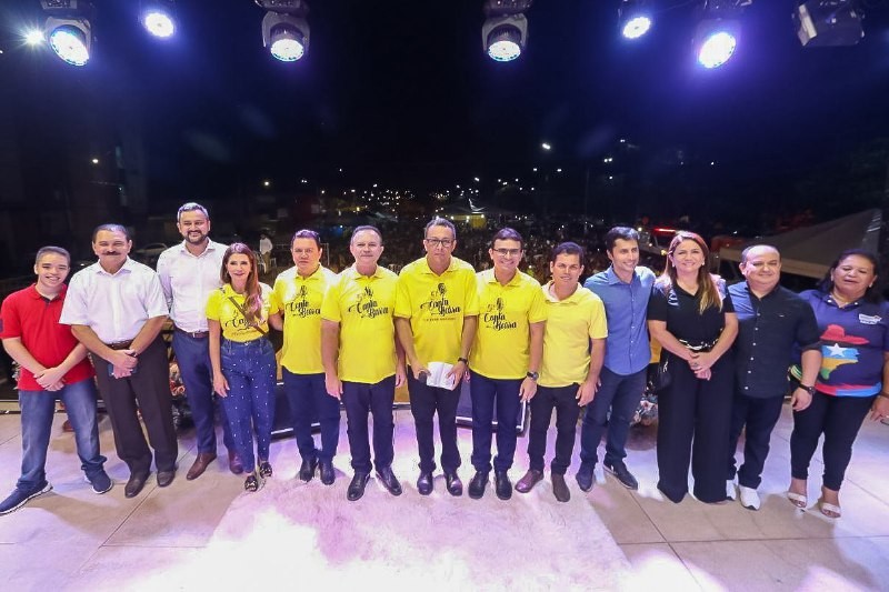 <em>Ao lado de autoridades, Brandão participou do 5º Canta Barra do Corda (Foto: Júnior Foicinha)</em>