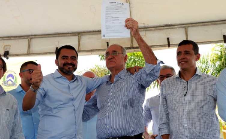 Governador Wanderlei Barbosa entrega licença de funcionamento da Pequena Central Hidrelétrica a empresa Hy Brazil - Foto: Esequias Araújo/Governo do Tocantins