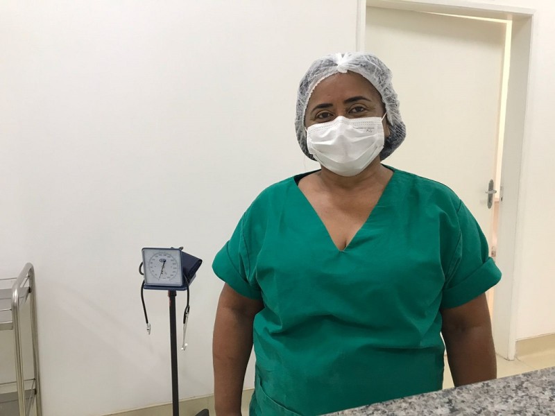 A técnica em enfermagem conta como o hospital vai auxiliar a região (Foto: Mauricio Albino)