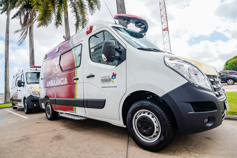 Duas novas ambulâncias doadas pelo Governo do Maranhão vão reforçar a Saúde em Mata Roma e Governador Nunes Freire (Foto: Karlos Geromy)