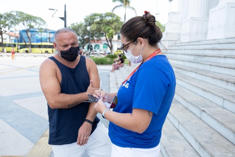 Ações preventivas do Novembro Azul na Praça Deodoro com agendamento de consultas urológicas (Foto: Ilano Lima)