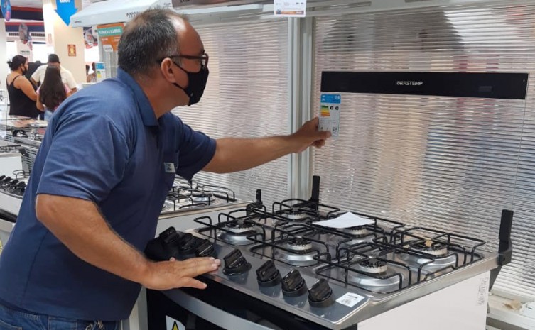 Mercadorias em promoção devem contar com o Selo de Identificação da Conformidade e atender os requisitos do Inmetro - Foto: Fabrício Mendonça/Governo do Tocantins