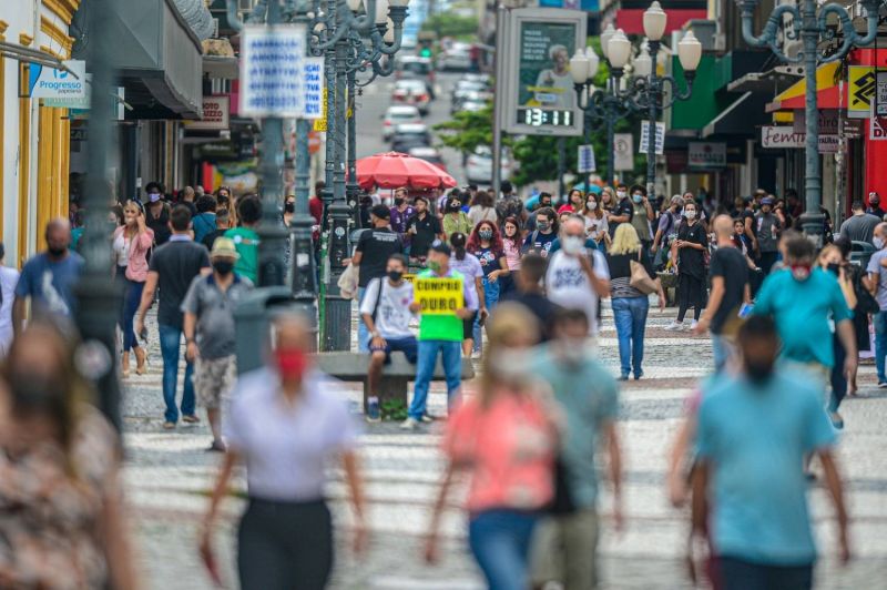 Diversas cidades já não têm mais leitos de UTI disponíveis para tratar pacientes com covid-19 - (Foto: Eduardo Valente/Ishoot/Estadão Conteúdo)