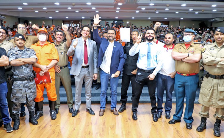 Governador Wanderlei Barbosa recebe novas propostas para atualização dos Planos de Cargos Carreiras e Salários da Polícia Militar e dos Bombeiros - Foto: Aldemar Ribeiro/Governo do Tocantins