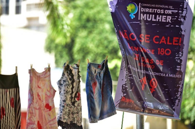 Conselho Estadual dos Direitos da Mulher (CEDM) - ação na Praça Alencastro - 21 dias de ativismo pelo fim da violência contra a mulher - Foto por: Josi Dias