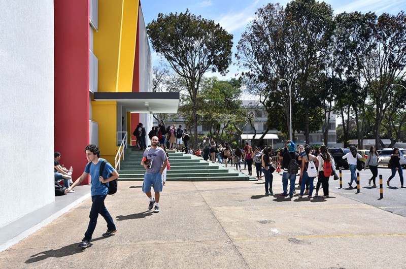 Com a edição da medida, quem estuda em escola particular sem bolsa poderá se beneficiar do Prouni. Antes, só podiam participar alunos de escolas públicas ou de escolas privadas com bolsa integral - Pillar Pedreira/Agência Senado