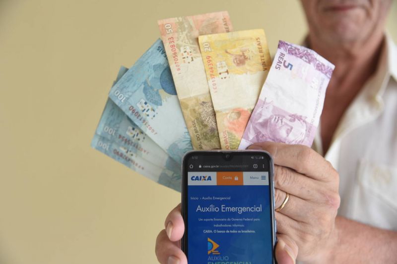 Famílias chefiadas por mulheres receberão mais, enquanto homens sem filhos recebem menos - (Foto: Caio Rocha/FramePhoto/Folhapress - 04.03.2021)