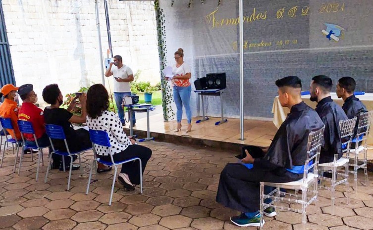 Formatura ocorreu para quatro custodiados da Unidade Penal de Colinas - Foto: Seciju/Governo do Tocantins