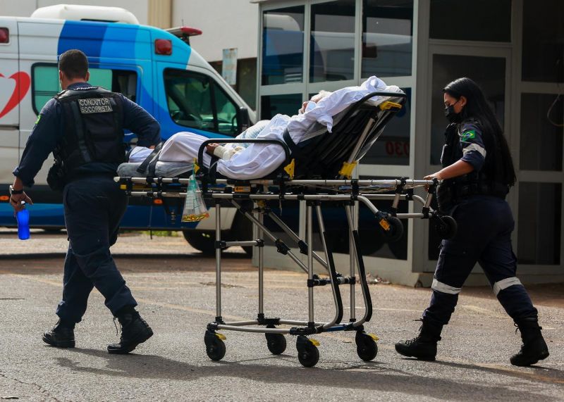 Brasil continua com recordes das médias móveis de casos e óbitos - (Foto: CLÁUDIO MARQUES/FUTURA PRESS/ESTADÃO CONTEÚDO)