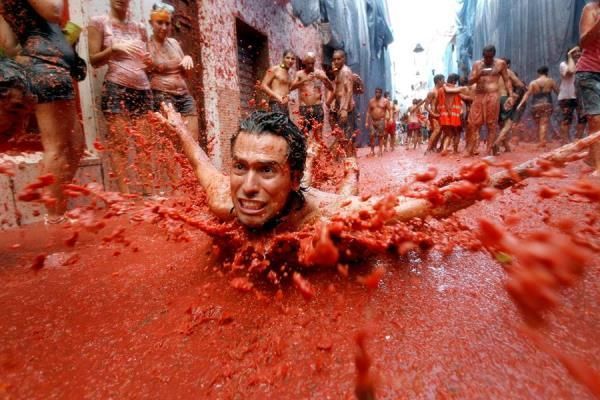 Este será o segundo ano que espanhóis não poderão participar da festa - (Foto: EPA/BIEL ALINO)