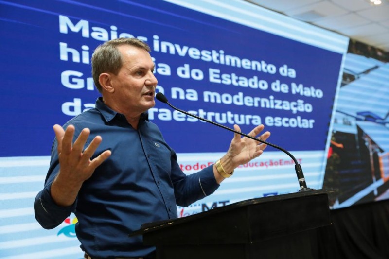 Governador Mauro Mendes e secretário de Educação, Alan Porto, assinam 80 convênios para reformas, ampliação e construção de escolas e quadras poliesportivas - Foto por: Mayke Toscano/Secom-MT