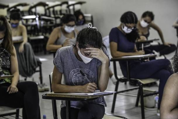 Aprovados na primeira chamada da Unicamp devem fazer matrícula online - (Foto: LUCAS LACAZ RUIZ/ESTADÃO CONTEÚDO)