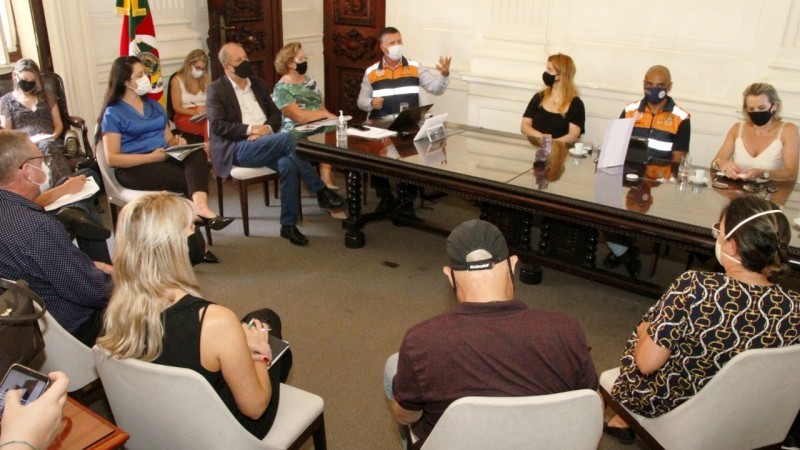 Representantes de quatro secretarias e da Defesa Civil participaram da reunião que discutiu efeitos da estiagem no RS - Foto: Evandro Oliveira/Ascom Seapdr