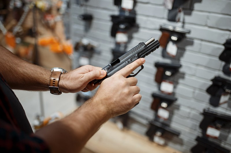 Projeto em análise no Senado trata de regras sobre armas para caçadores, atiradores e colecionadores (os CACs) - Stockphotos