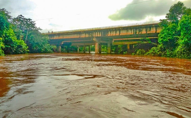 Ponte sobre o Rio Providência, em Miranorte, onde o garoto de 16 saltou quando brincava - Foto: Corpo de Bombeiros/Governo do Tocantins