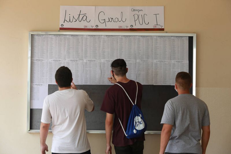 Estudantes podem conferir a lista de aprovados em segunda chamada - (Foto: Leandro Ferreira/Fotoarena/Estadão Conteúdo – 06.01.2021)