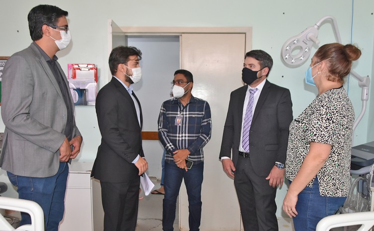 Os gestores e a Promotoria de Justiça na área da Saúde visitaram as acomodações dos pacientes do HMDR - Foto: Mariana Ferreira/Governo do Tocantins