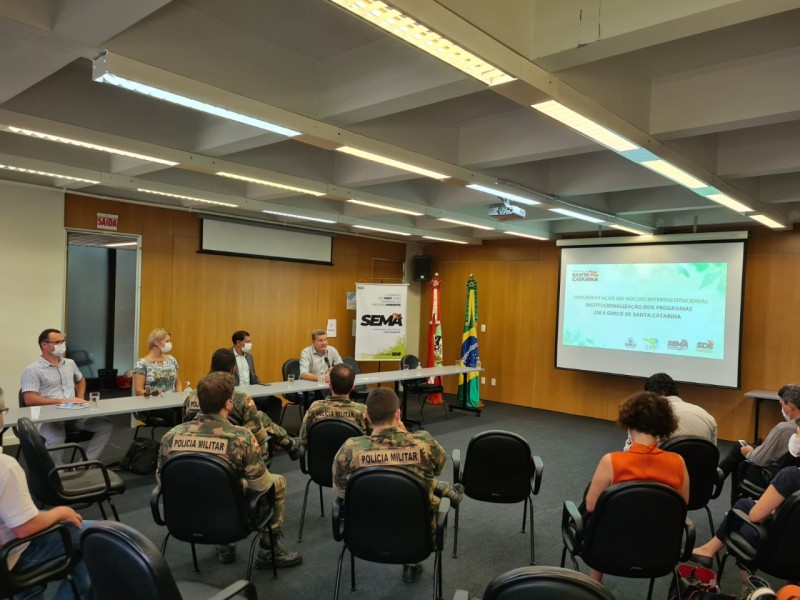  Foto: Pablo Mingoti/SDE Diferentes órgãos do Governo do Estado irão reunir esforços para avançar na gestão territorial e ambiental de Santa Catarina. A iniciativa foi formalizada em evento realizado nesta terça-feira, 25, quando ocorreu a implementação d