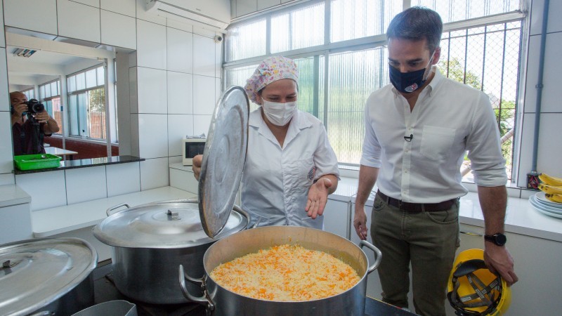 Escola tem 1,2 mil alunos: 