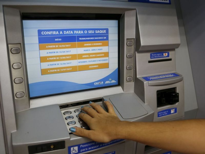 Caixa eletrônico é opção de atendimento durante fechamento de agências - (Foto: Marcos Correa/PR)