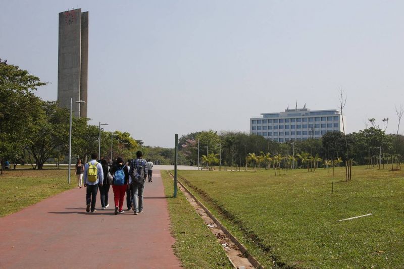 Estudantes têm até às 16h desta terça-feira para realizar a matrícula online - (Foto: Marcos Santos/USP Imagens)