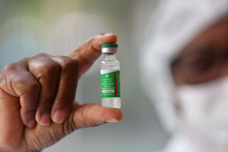 Efeitos adicionados à bula ocorrem em uma proporção pequena dos vacinados - (Foto: ALEXANDRE BRUM/ENQUADRAR/ESTADÃO CONTEÚDO-01/02/2021)