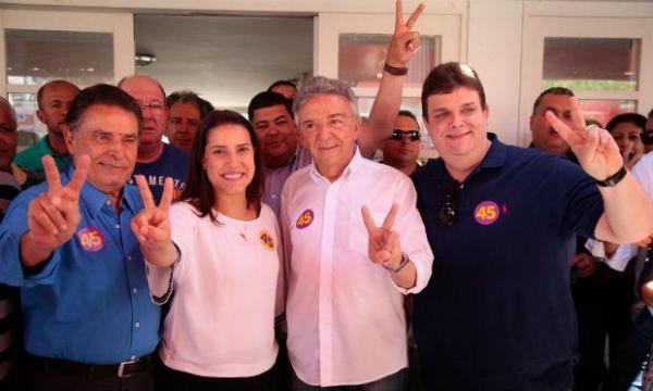 Na foto as forças políticas de Caruaru unidas em prol da cidade do Mestre Vitalino. (Da esquerda para a direita o ex-prefeito de Caruaru e ex-governador do estado João Lyra, Raquel Lyra atual prefeita de Caruaru, o ex-prefeito de Caruaru José Queiroz e o deputado federal por Caruaru Wolney Queiroz.