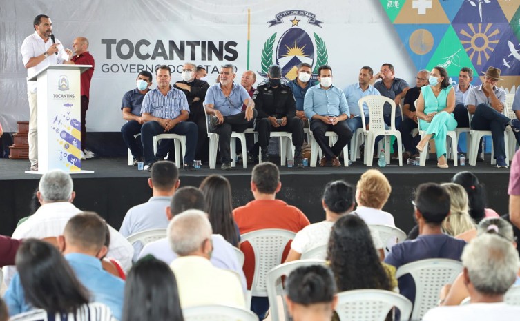 Governador Wanderlei Barbosa aproveitou a audiência pública para anunciar que vai liberar recursos para aquisição dos uniformes dos alunos - Foto: Esequias Araújo/Governo do Tocantins