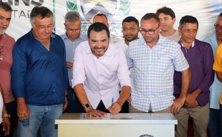 Em Riachinho, governador Wanderlei Barbosa autoriza R$ 1,5 milhão em obras de asfaltamento urbano e garante recuperação do trecho da rodovia TO-010 até Wanderlândia - Foto: Esequias Araújo/Governo do Tocantins