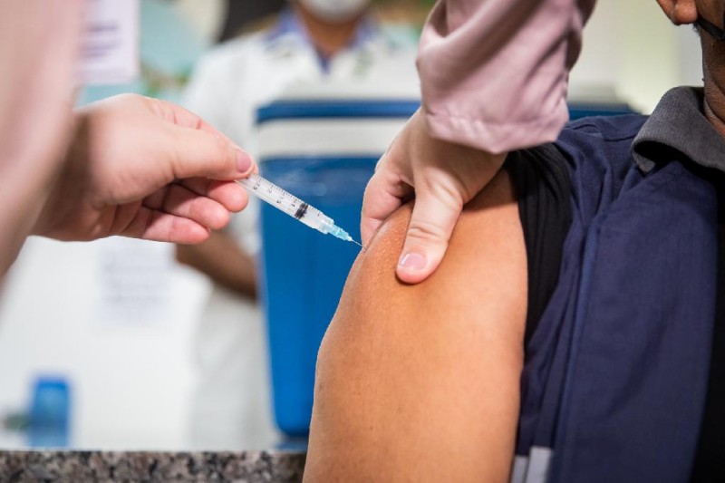 Em 2021, a SES premiou, com o total de R$ 1,8 milhão, 15 municípios com melhor performance na vacinação contra Influenza e Covid-19 - Foto por: Christiano Antonucci