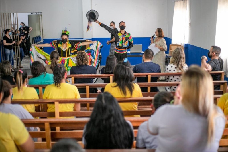 O lançamento contou com apresentação de dança do Grupo Flor Ribeirinha - Foto por: João Felipe