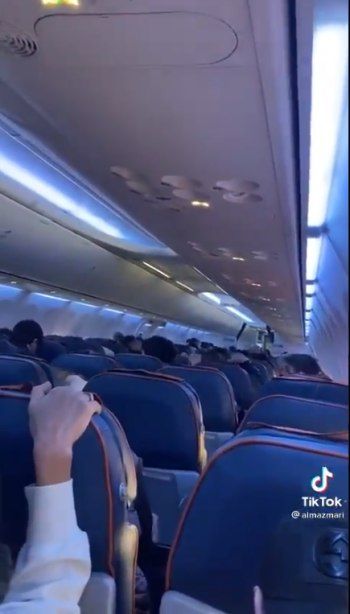 Passageiro compartilhou pouso de emergência em rede social - (Foto: Reprodução/Twitter @GazetaRu)