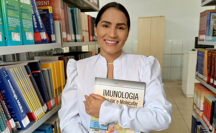 Lilian Natália é pesquisadora e professora na Unitins e estuda a ocorrência do vírus causador da pandemia, nas comunidades quilombolas - Foto: Ananda Portilho/Governo do Tocantins