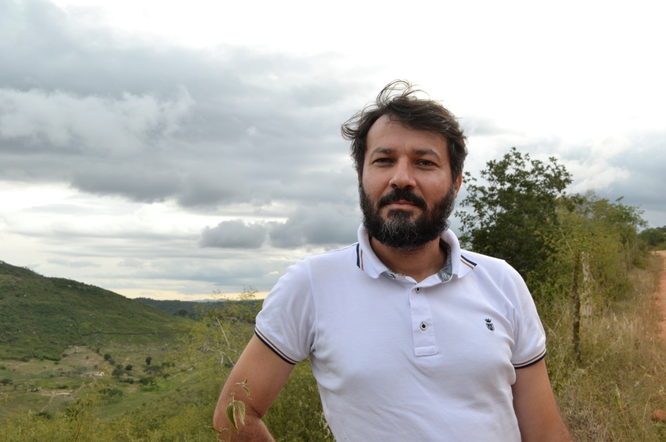Alexandre Pires é biólogo e coordena a ONG Sabiá e a Articulação Semiárido Brasileiro (ASA-PE). O especialista está visitando a região Agreste e passou por Garanhuns a convite de diversas organizações locais: UFAPE, Rede Agreste de Agroecologia e Residência Multiprofissional da UPE / Fiocruz. Créditos das imagens: @Leoblemos