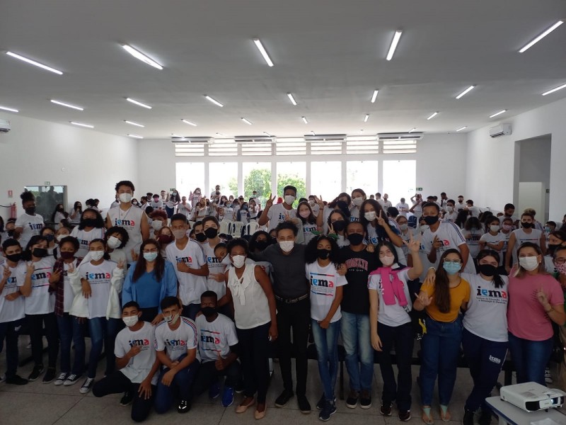 (Lançamento do Geração Ciência contou com a participação de estudantes e professores (Foto: Divulgação))