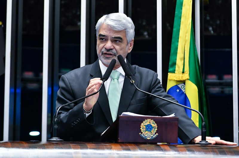 O senador Humberto Costa (PT-PE) destacou que a Comissão de Direitos Humanos organizou uma cartilha para orientar como identificar e denunciar casos de violência política - Waldemir Barreto/Agência Senado
